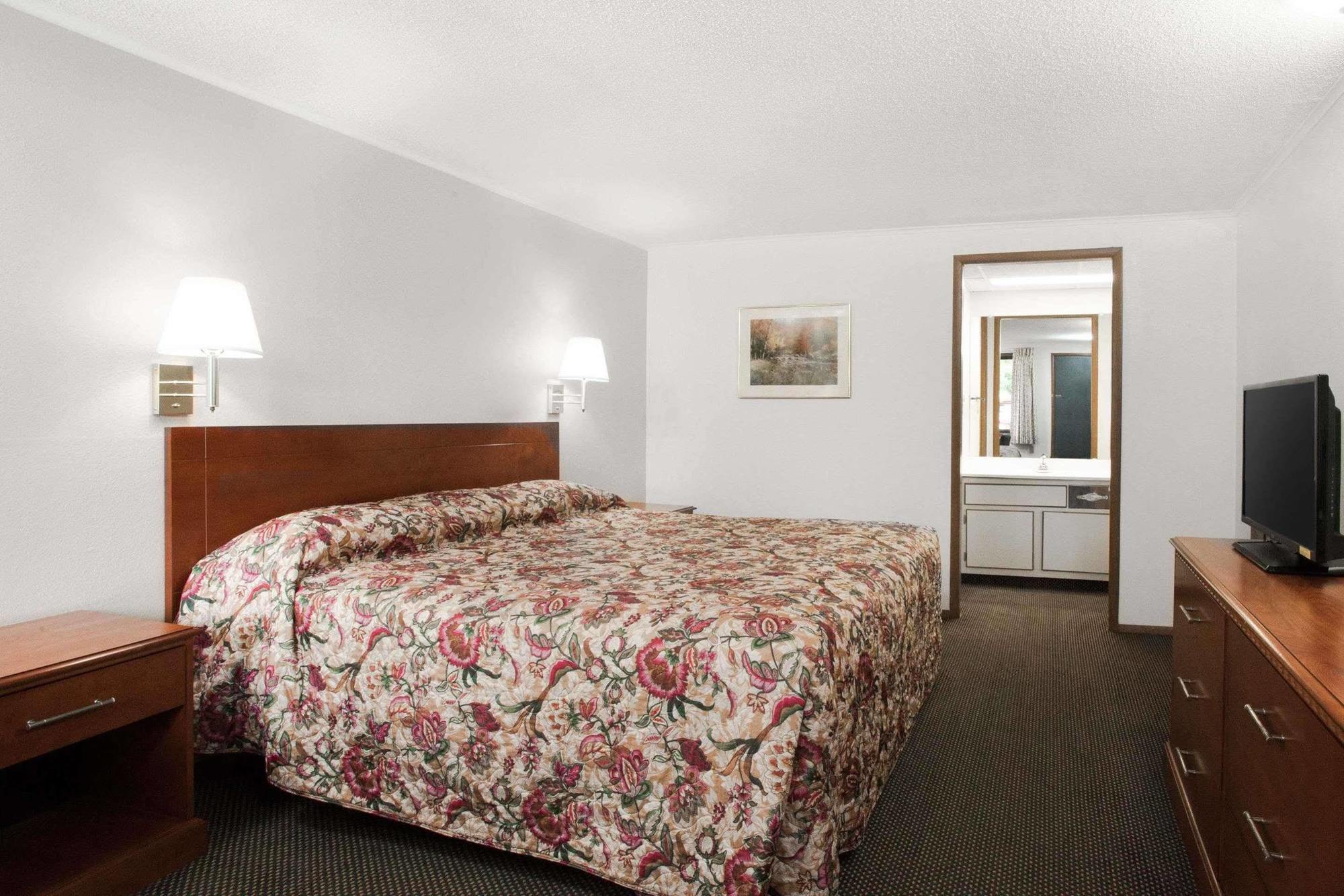 Knights Hotel 2*